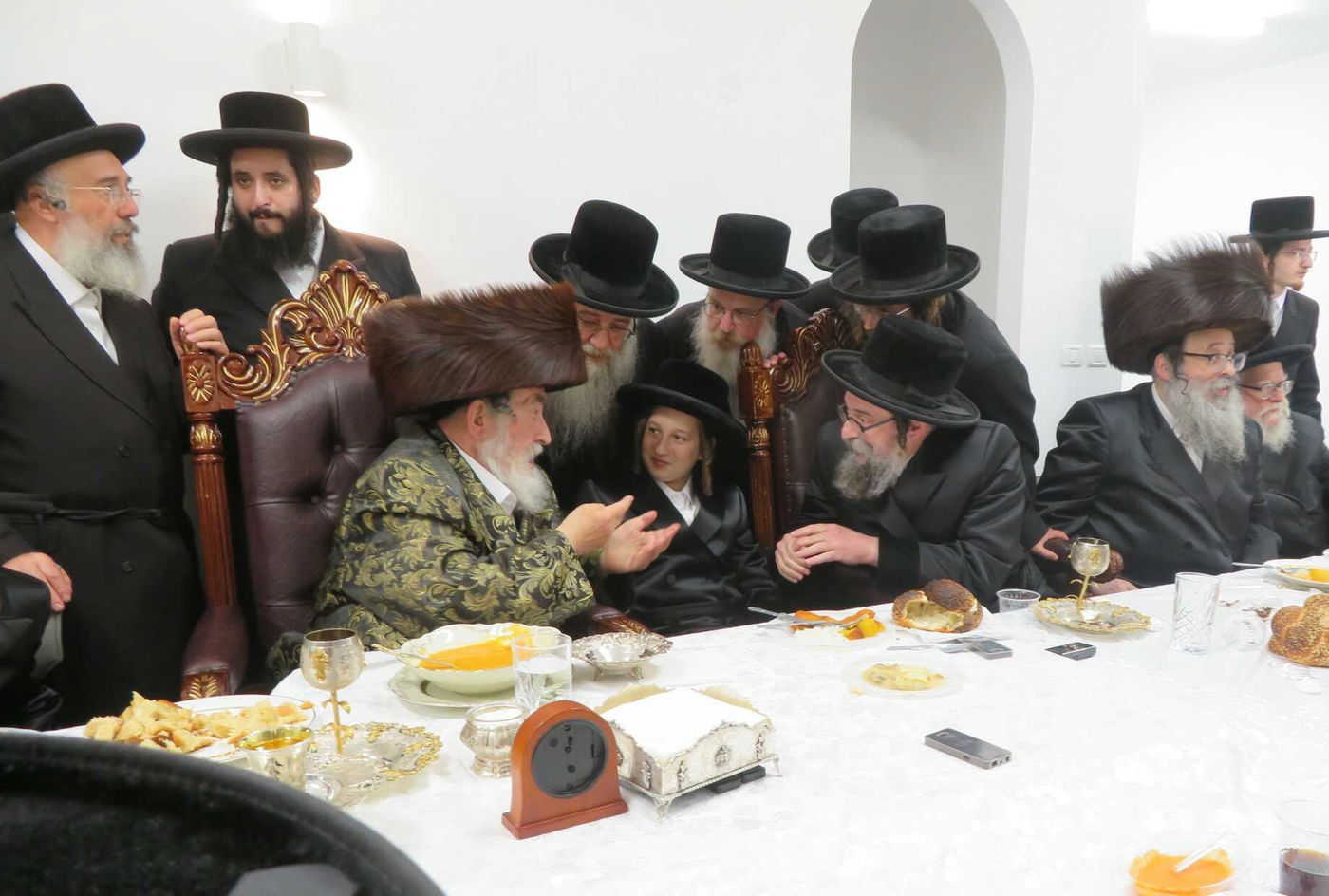 שמחת הבר מצווה לניניו התאומים של האדמו"ר מויז'ניץ