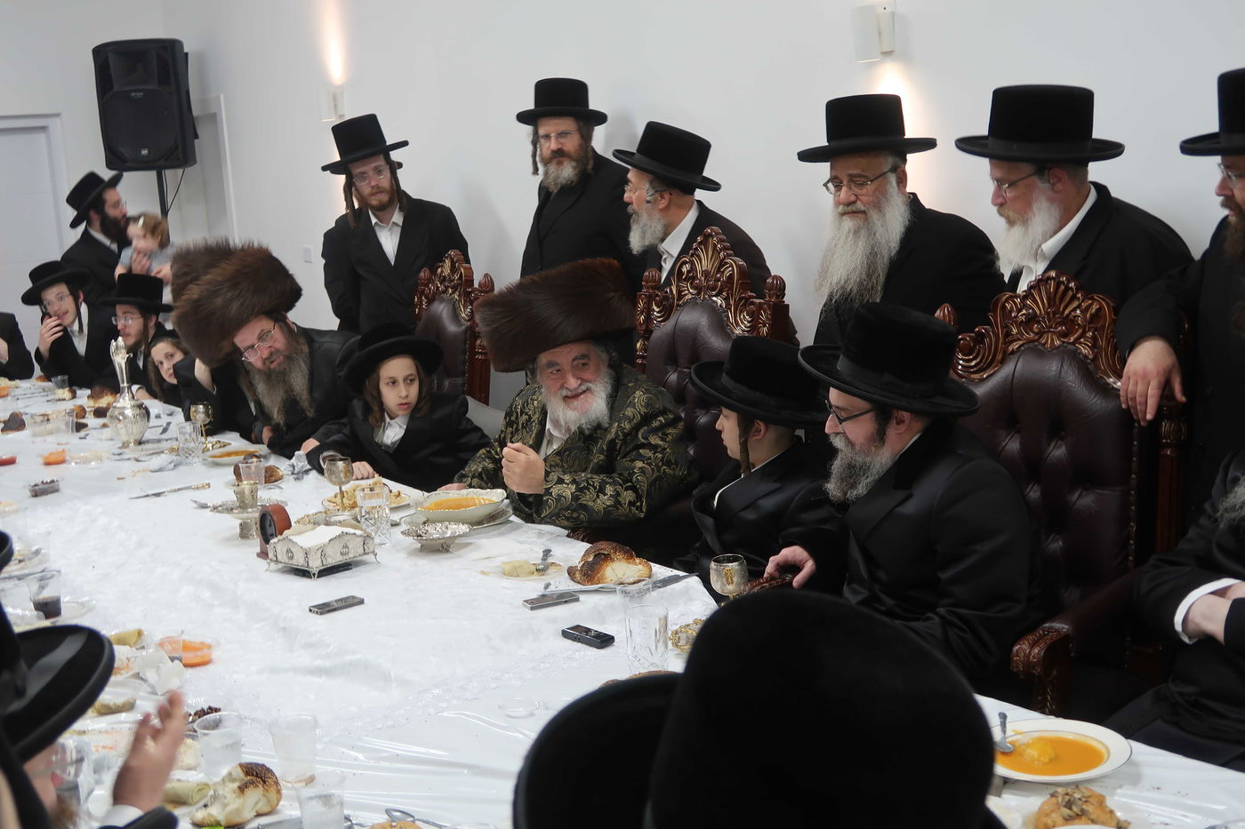 שמחת הבר מצווה לניניו התאומים של האדמו"ר מויז'ניץ