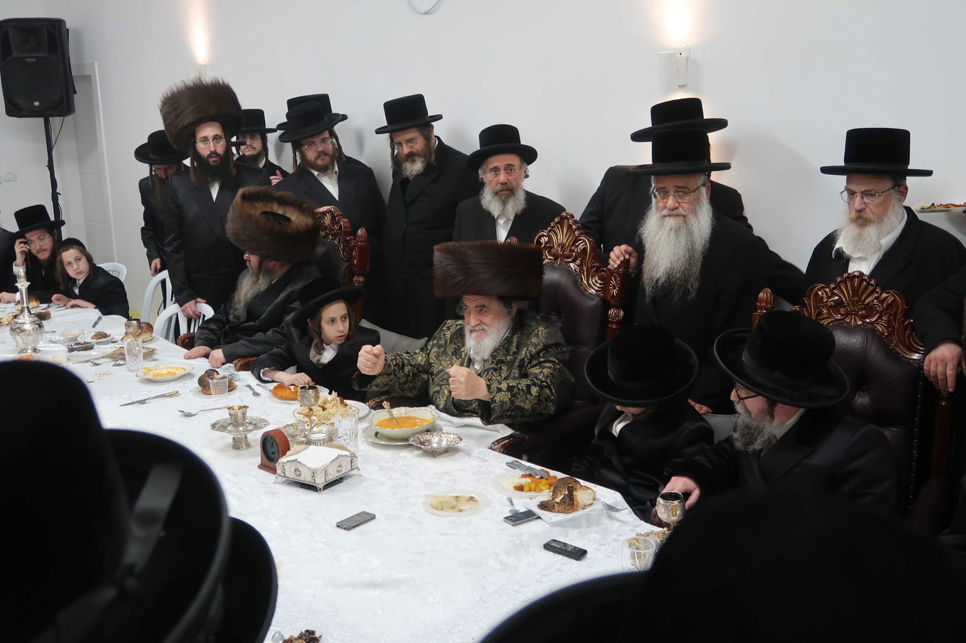 שמחת הבר מצווה לניניו התאומים של האדמו"ר מויז'ניץ