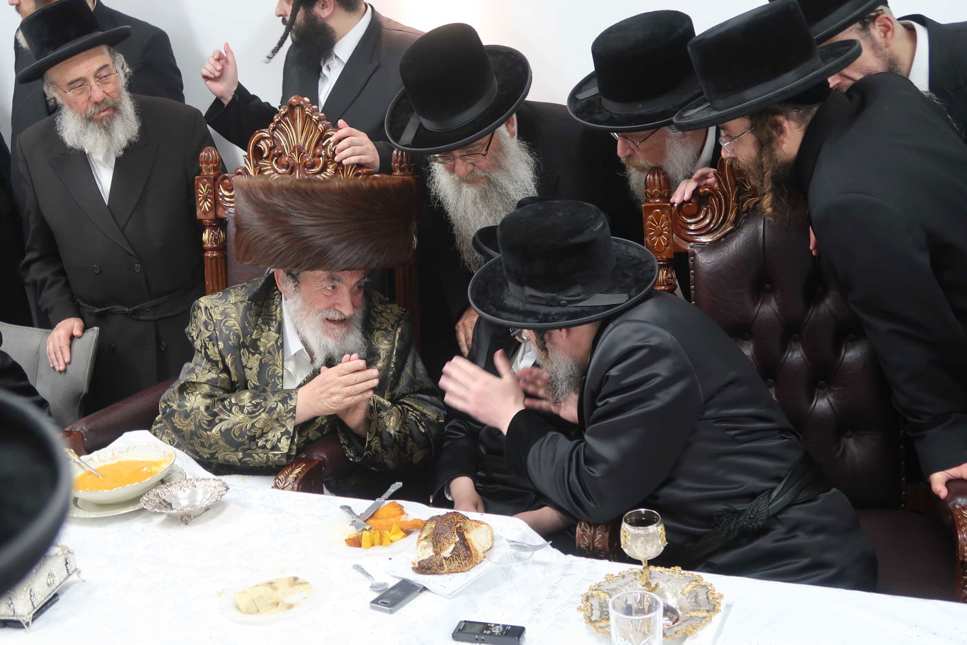 שמחת הבר מצווה לניניו התאומים של האדמו"ר מויז'ניץ