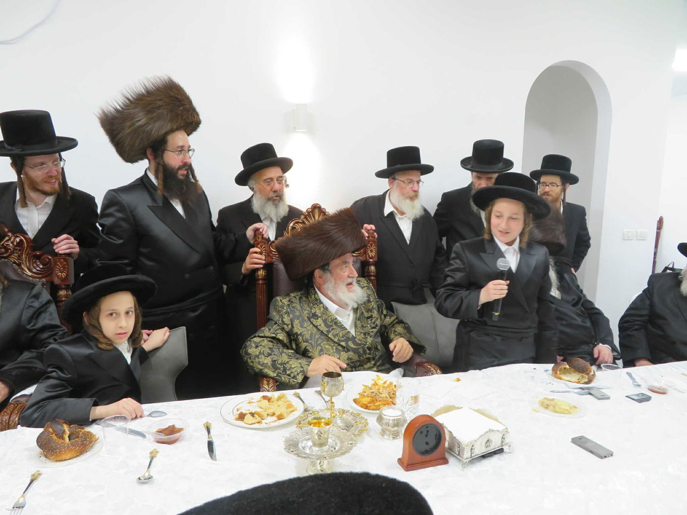 שמחת הבר מצווה לניניו התאומים של האדמו"ר מויז'ניץ