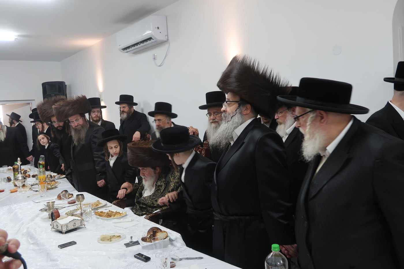 שמחת הבר מצווה לניניו התאומים של האדמו"ר מויז'ניץ