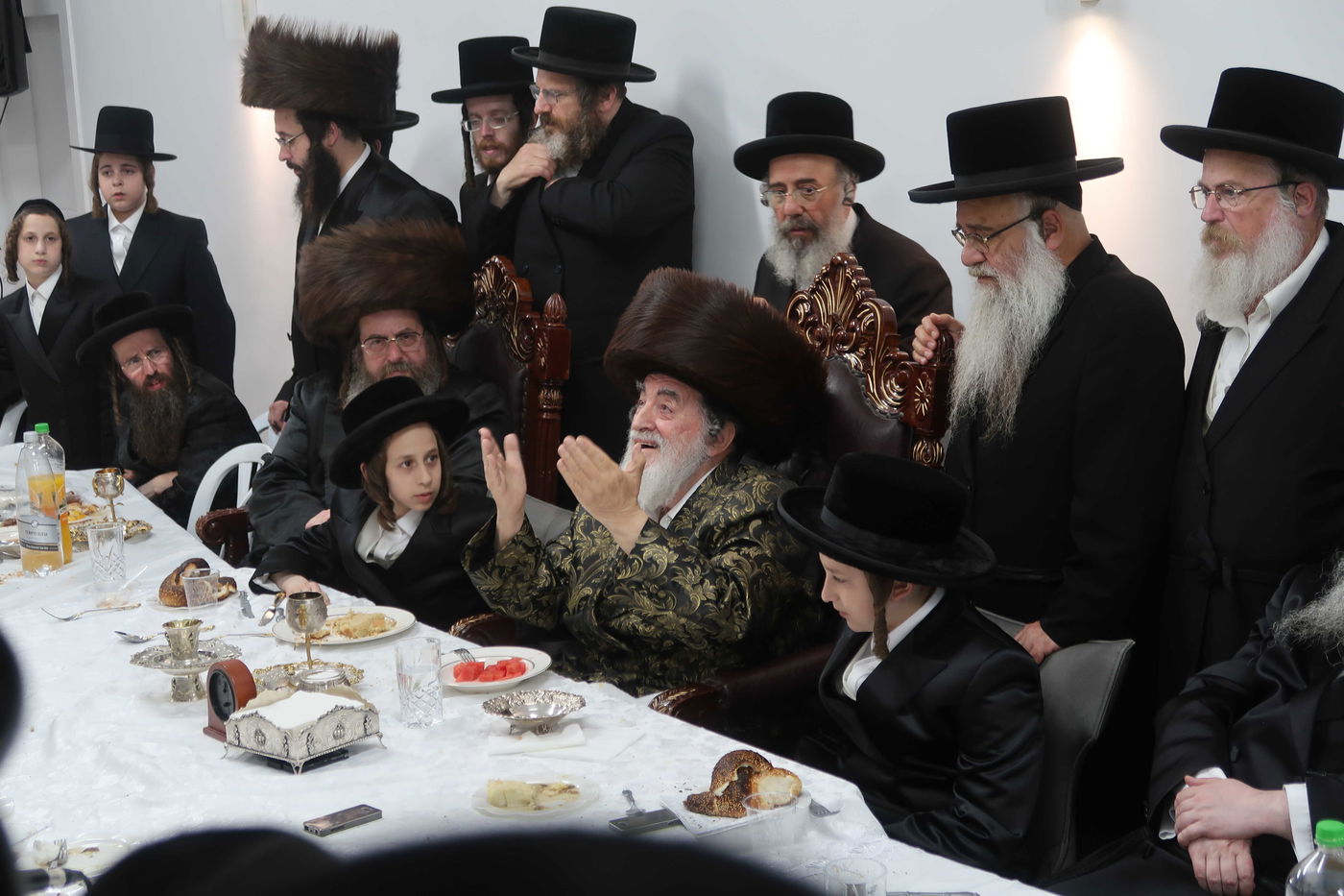 שמחת הבר מצווה לניניו התאומים של האדמו"ר מויז'ניץ