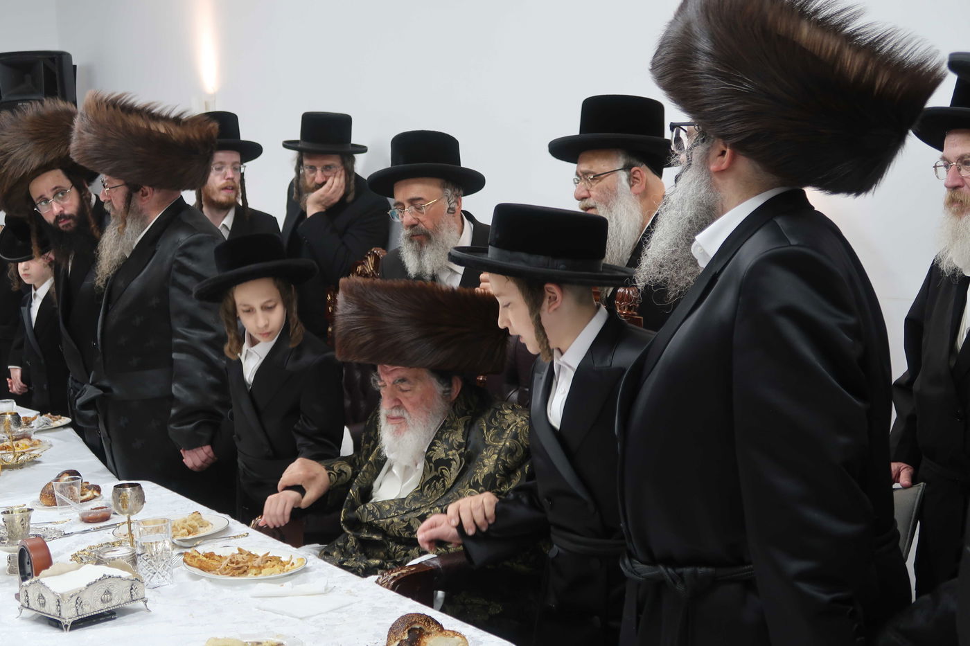 שמחת הבר מצווה לניניו התאומים של האדמו"ר מויז'ניץ