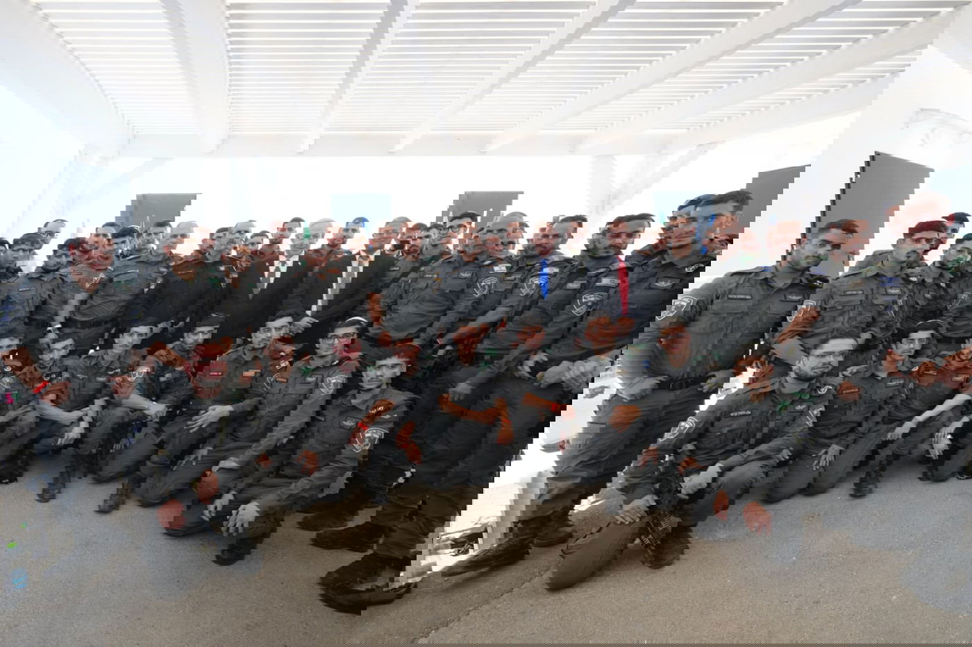 נתניהו במהלך ביקורו בפלוגה החרדית 