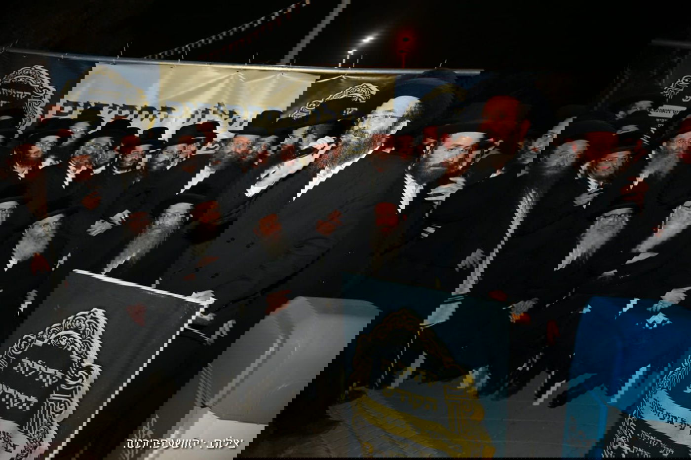 העצרת מול הכלא