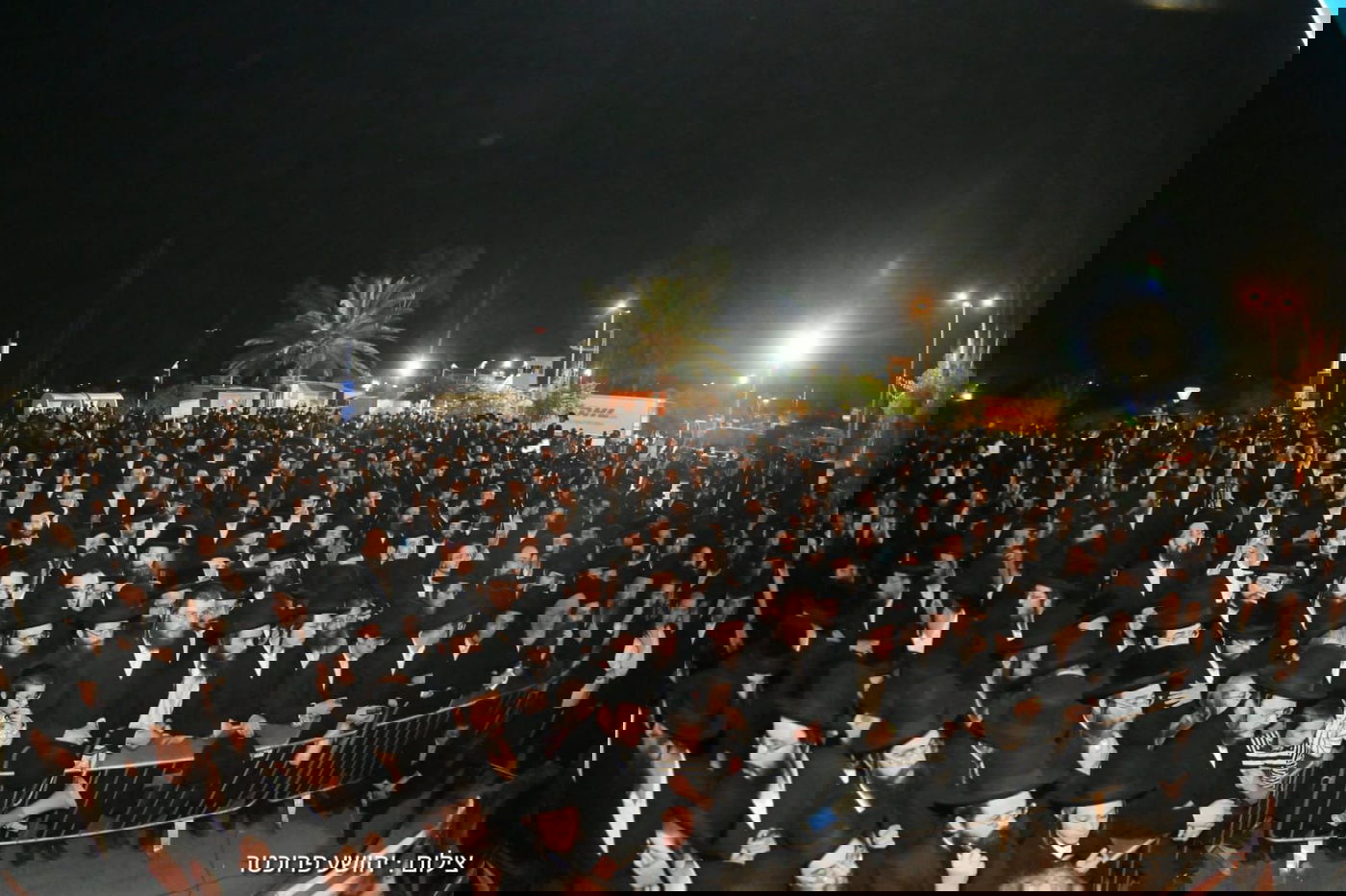 העצרת מול הכלא