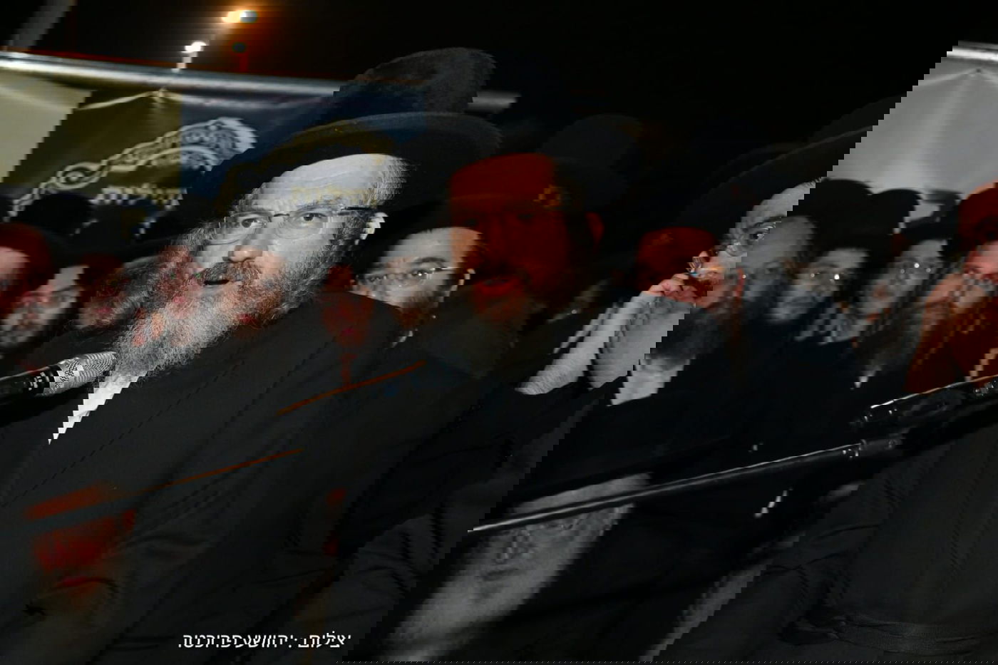 העצרת מול הכלא