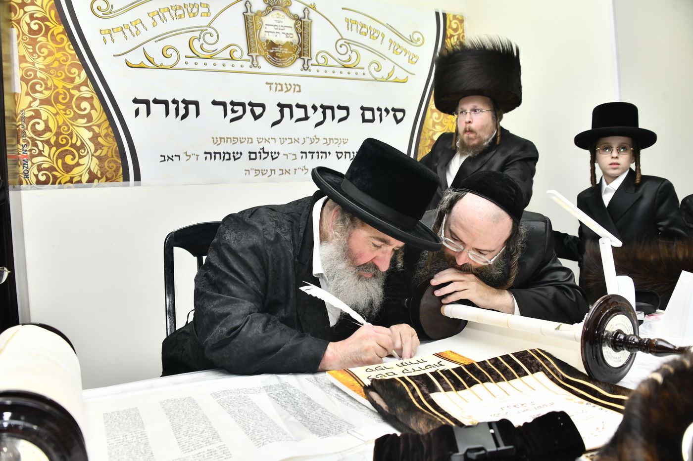 הכנסת ספר תורה לביהמ"ד ערלוי בב"ב