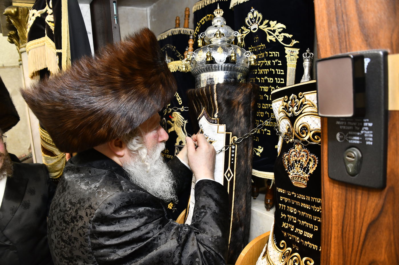 הכנסת ספר תורה לביהמ"ד ערלוי בב"ב