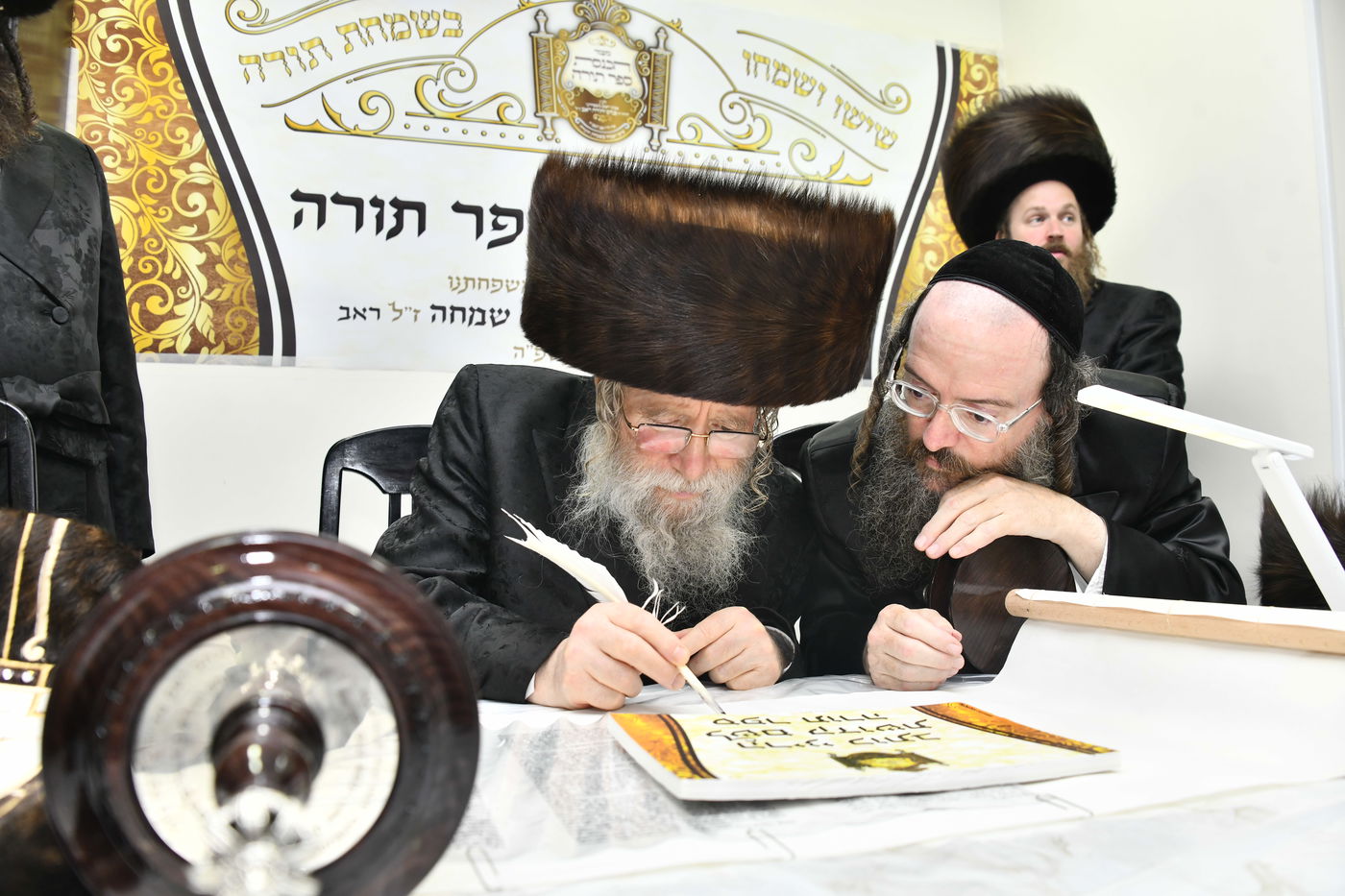 הכנסת ספר תורה לביהמ"ד ערלוי בב"ב