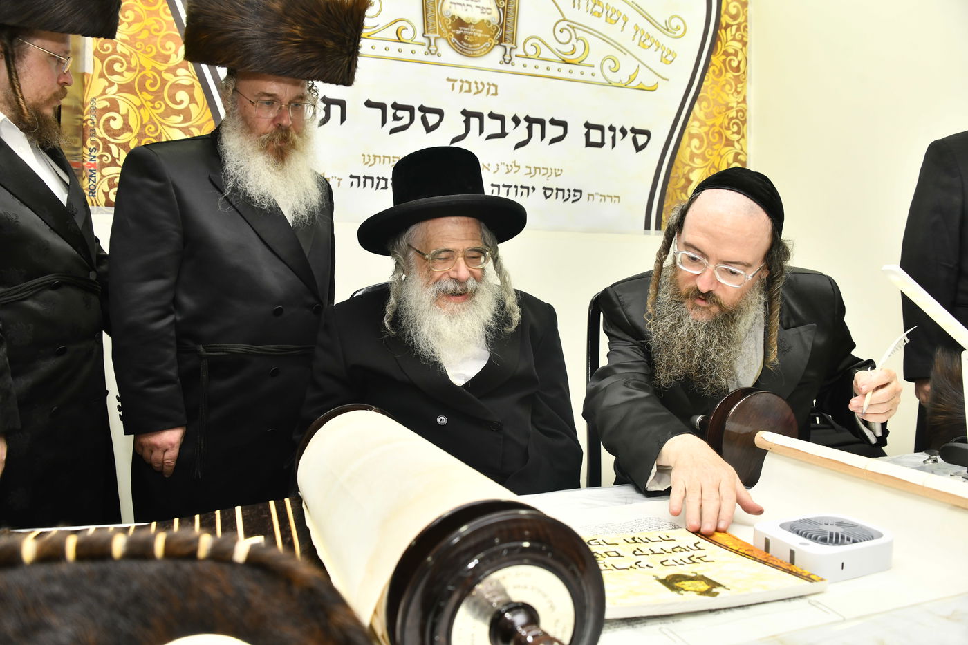 הכנסת ספר תורה לביהמ"ד ערלוי בב"ב