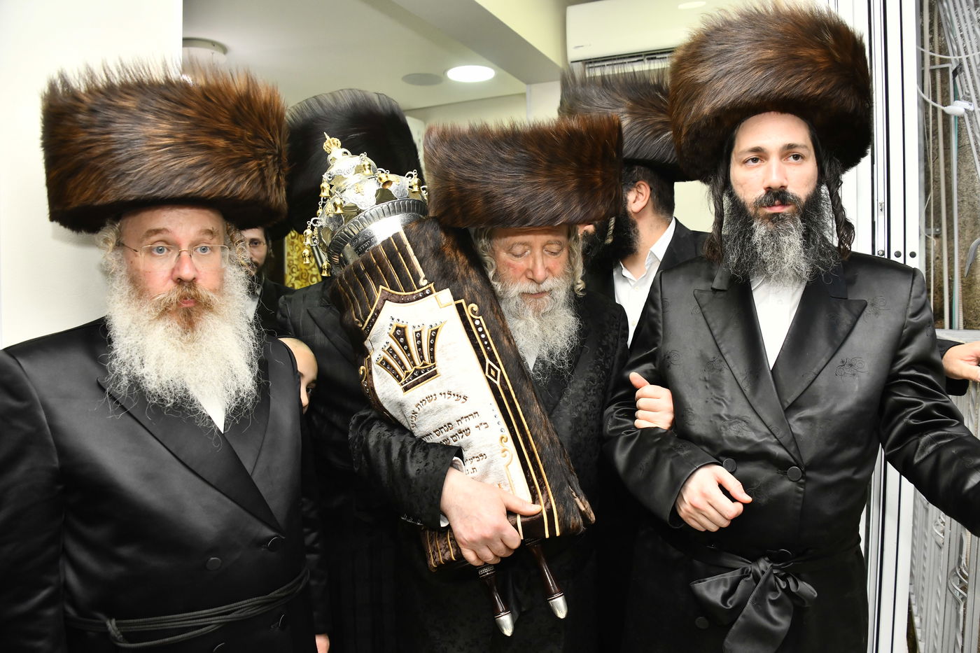 הכנסת ספר תורה לביהמ"ד ערלוי בב"ב