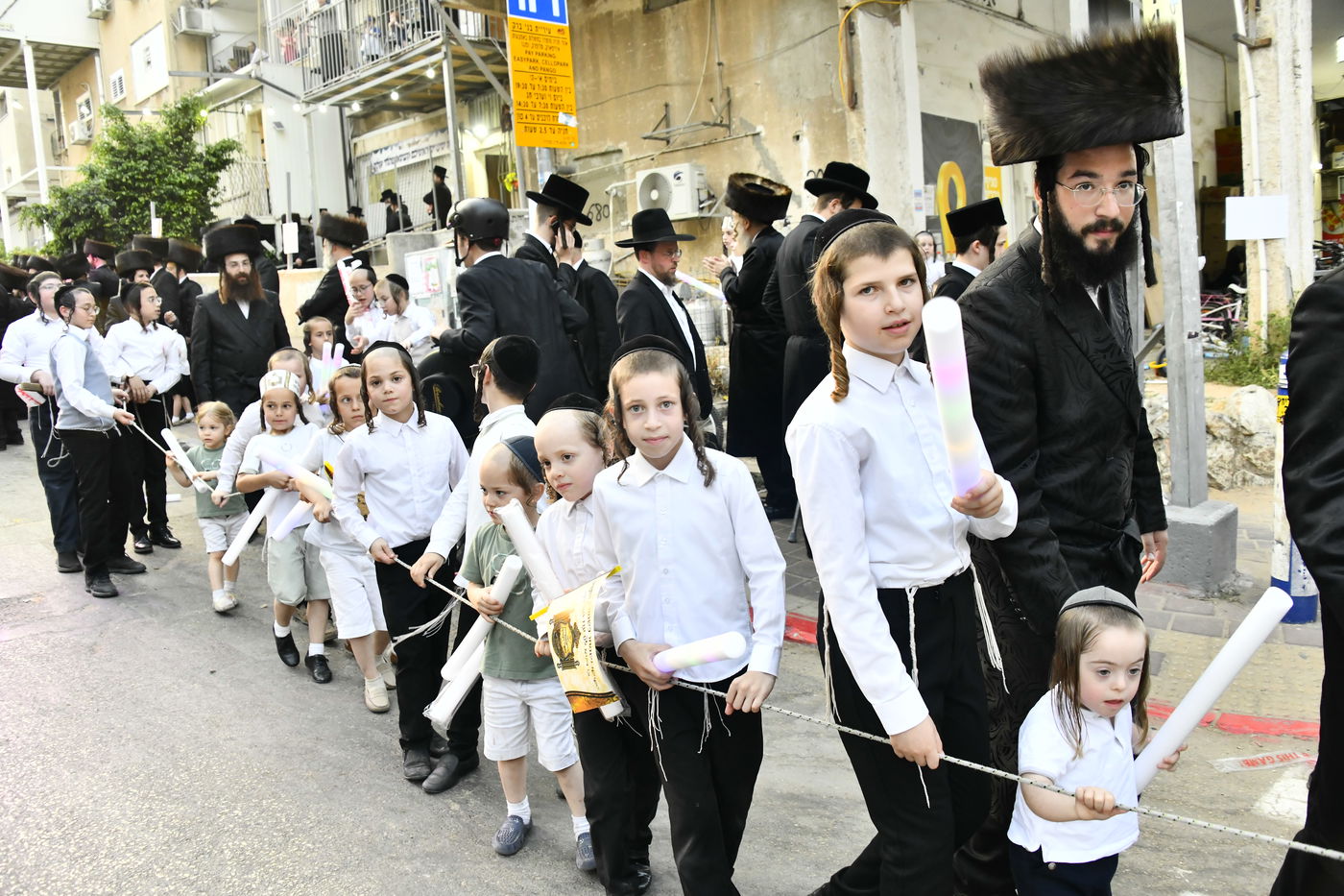 הכנסת ספר תורה לביהמ"ד ערלוי בב"ב