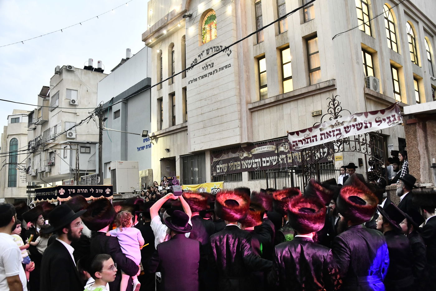 הכנסת ספר תורה לביהמ"ד ערלוי בב"ב