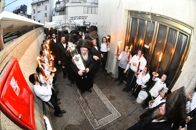 הכנסת ספר תורה לביהמ"ד ערלוי בב"ב