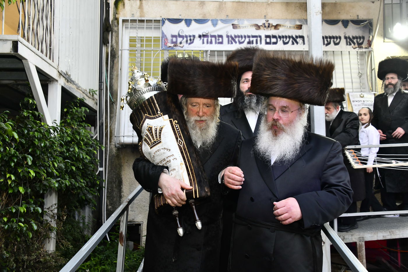 הכנסת ספר תורה לביהמ"ד ערלוי בב"ב