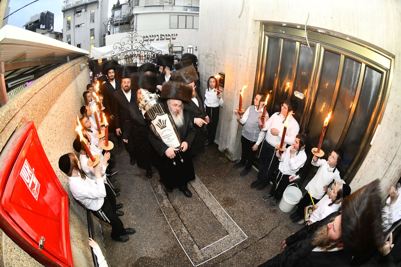 הכנסת ספר תורה לביהמ"ד ערלוי בב"ב