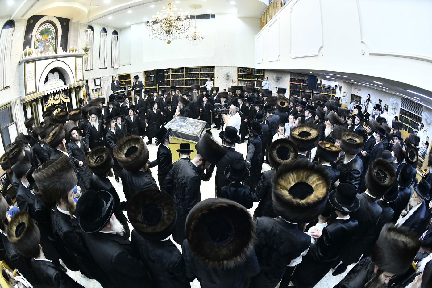 הכנסת ספר תורה לביהמ"ד ערלוי בב"ב