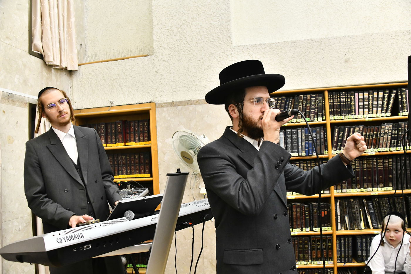 הכנסת ספר תורה לביהמ"ד ערלוי בב"ב