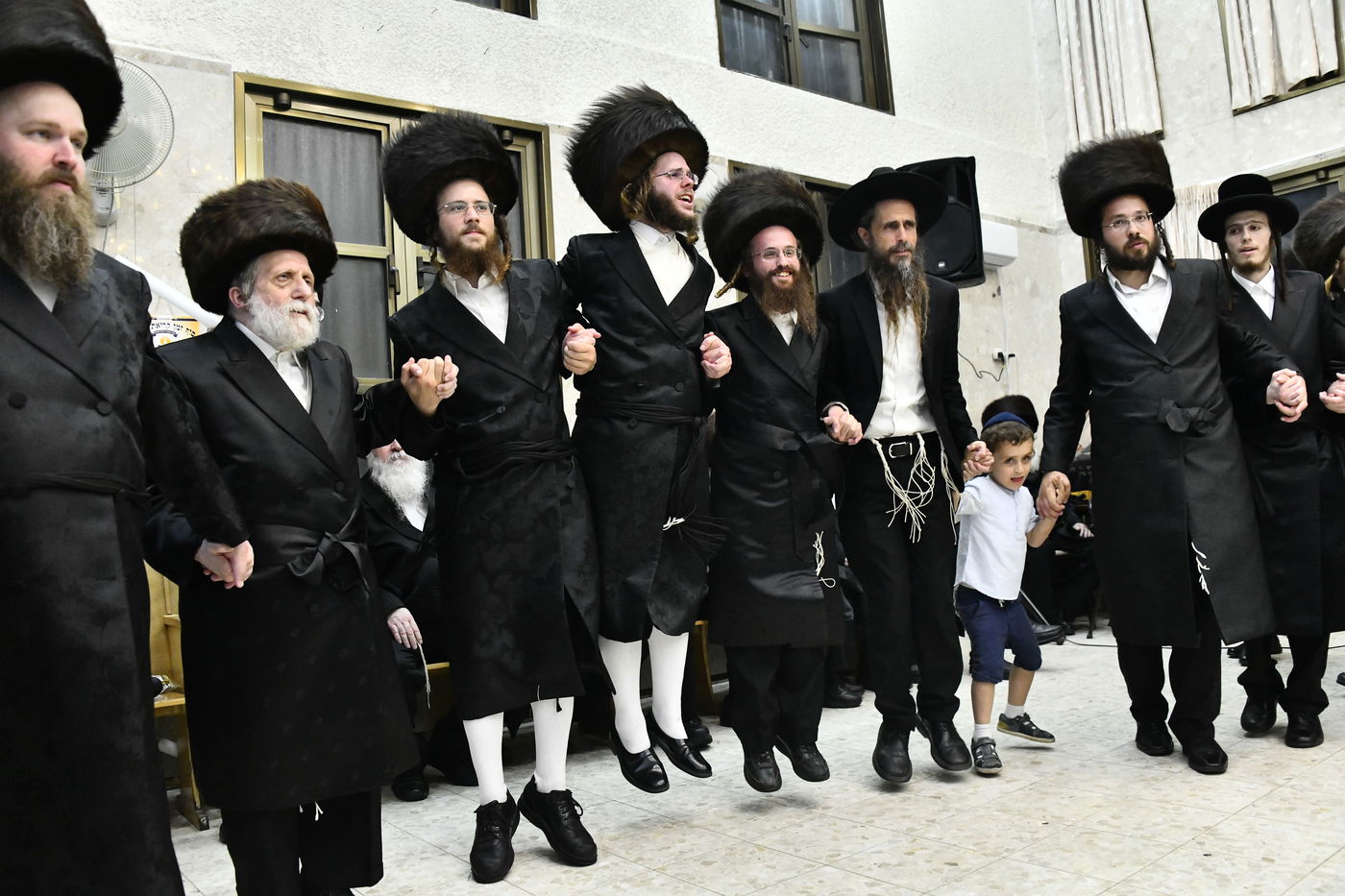 הכנסת ספר תורה לביהמ"ד ערלוי בב"ב