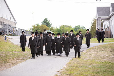 האדמו"ר מבאבוב בביקור במחנה שלווה בקאנטרי