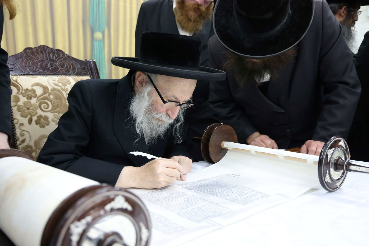 הכנסת ס"ת לביהמ"ד קהל חסידי ירושלים בבית שמש 