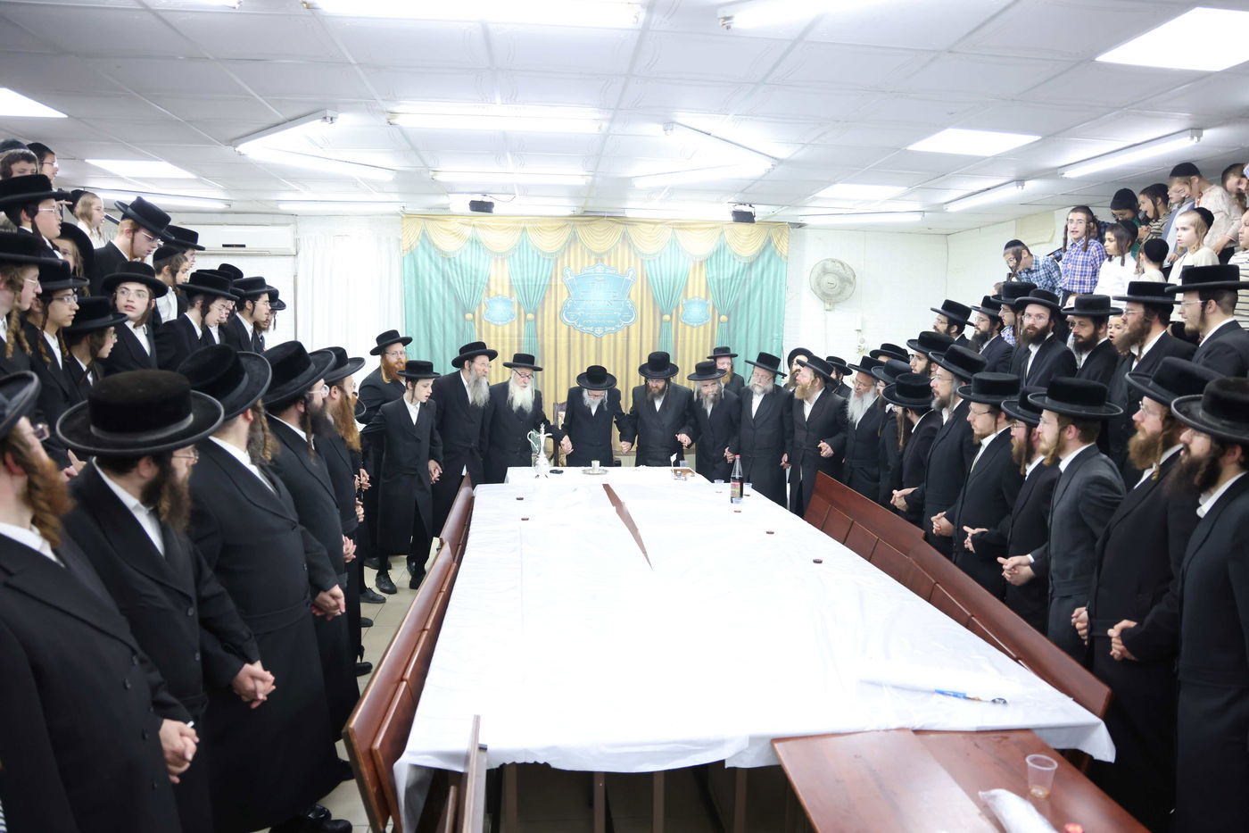 הכנסת ס"ת לביהמ"ד קהל חסידי ירושלים בבית שמש 