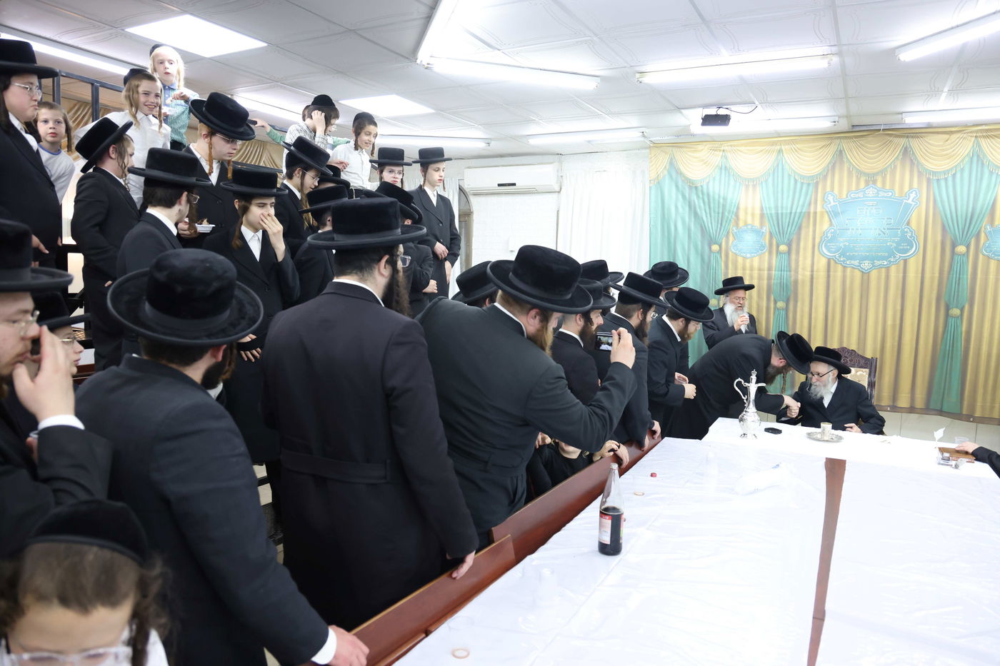 הכנסת ס"ת לביהמ"ד קהל חסידי ירושלים בבית שמש 