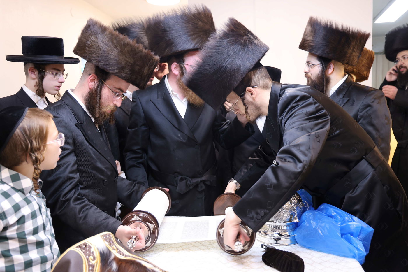 הכנסת ס"ת לביהמ"ד קהל חסידי ירושלים בבית שמש 