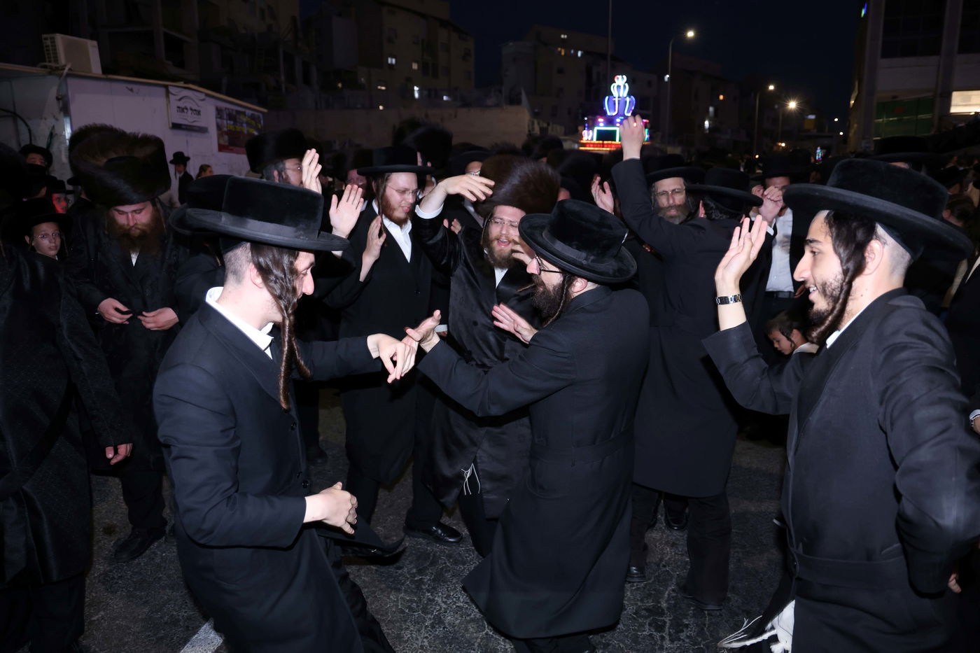 הכנסת ס"ת לביהמ"ד קהל חסידי ירושלים בבית שמש 