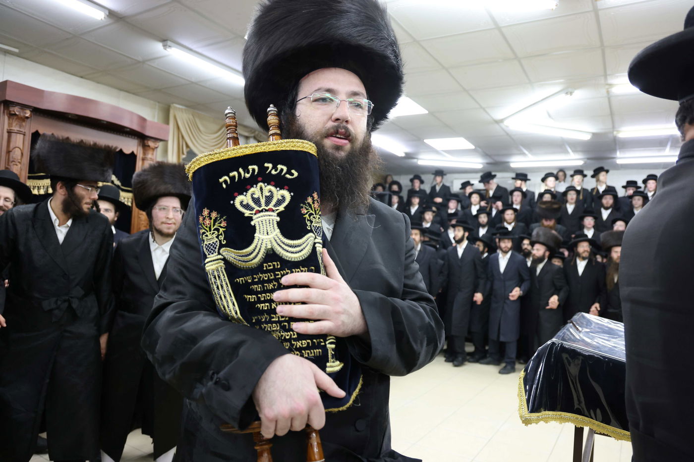 הכנסת ס"ת לביהמ"ד קהל חסידי ירושלים בבית שמש 