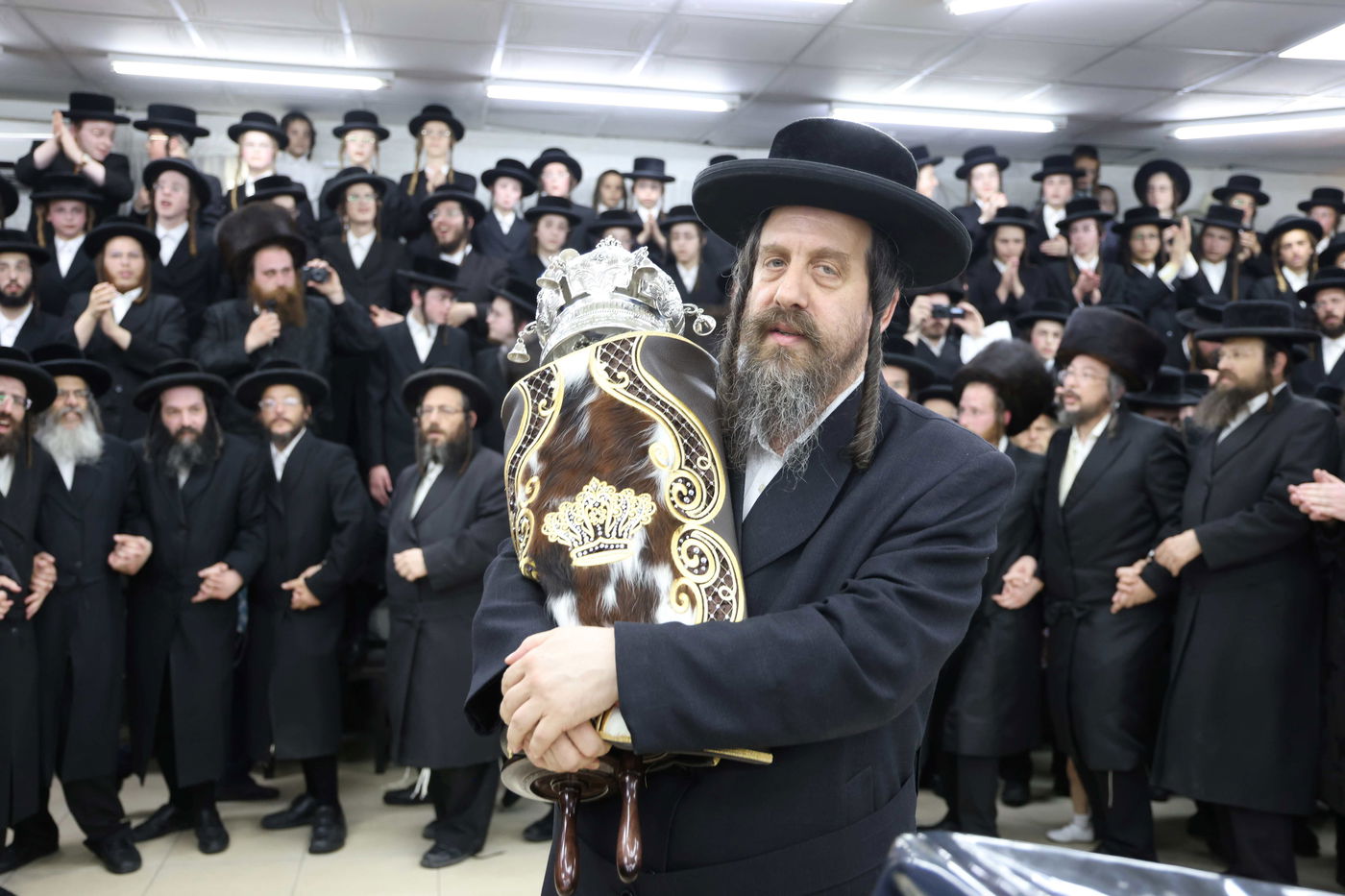 הכנסת ס"ת לביהמ"ד קהל חסידי ירושלים בבית שמש 