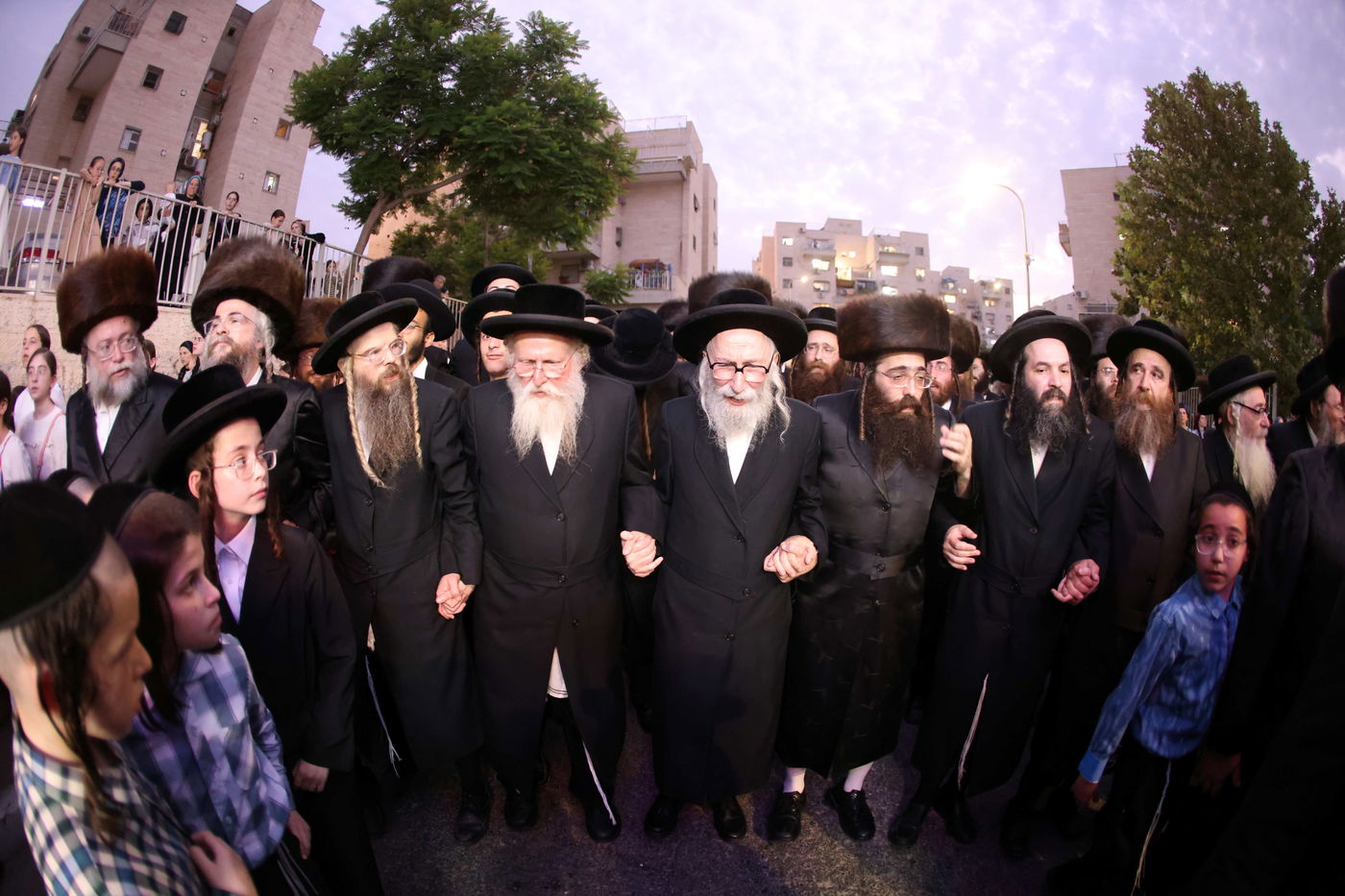 הכנסת ס"ת לביהמ"ד קהל חסידי ירושלים בבית שמש 