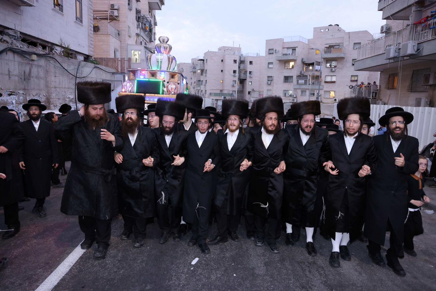 הכנסת ס"ת לביהמ"ד קהל חסידי ירושלים בבית שמש 