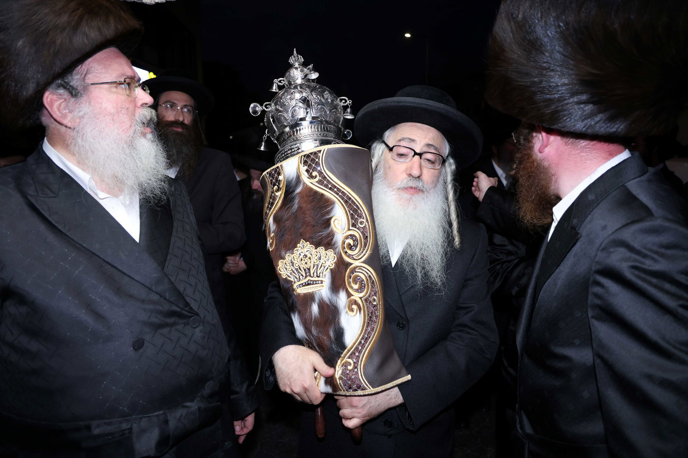 הכנסת ס"ת לביהמ"ד קהל חסידי ירושלים בבית שמש 