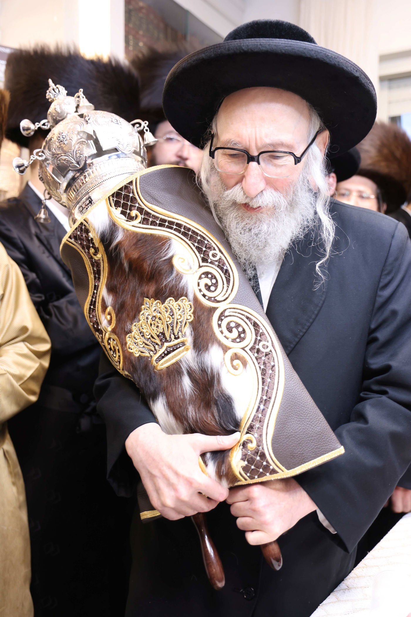 הכנסת ס"ת לביהמ"ד קהל חסידי ירושלים בבית שמש 