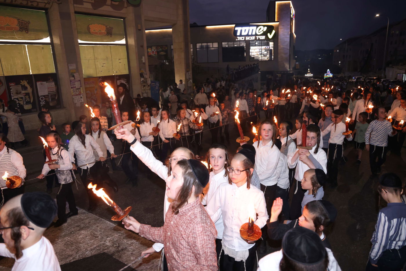 הכנסת ס"ת לביהמ"ד קהל חסידי ירושלים בבית שמש 