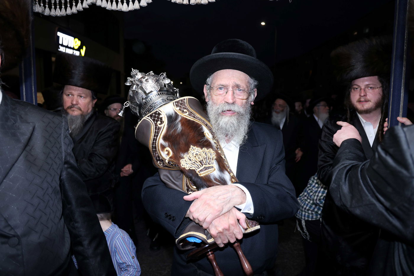 הכנסת ס"ת לביהמ"ד קהל חסידי ירושלים בבית שמש 