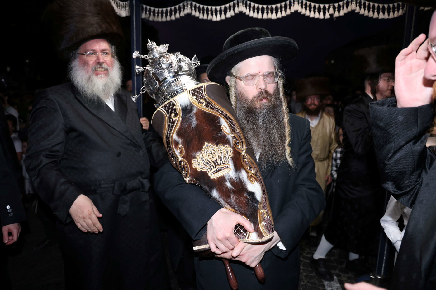 הכנסת ס"ת לביהמ"ד קהל חסידי ירושלים בבית שמש 