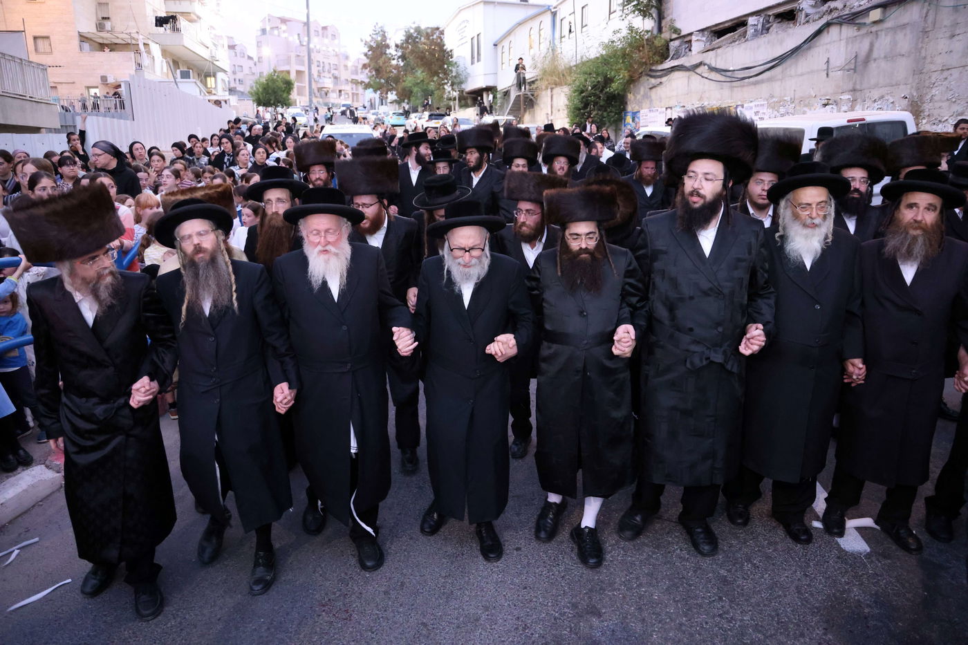 הכנסת ס"ת לביהמ"ד קהל חסידי ירושלים בבית שמש 