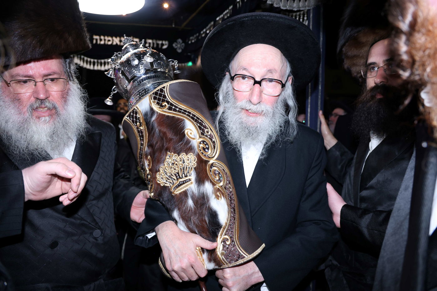 הכנסת ס"ת לביהמ"ד קהל חסידי ירושלים בבית שמש 