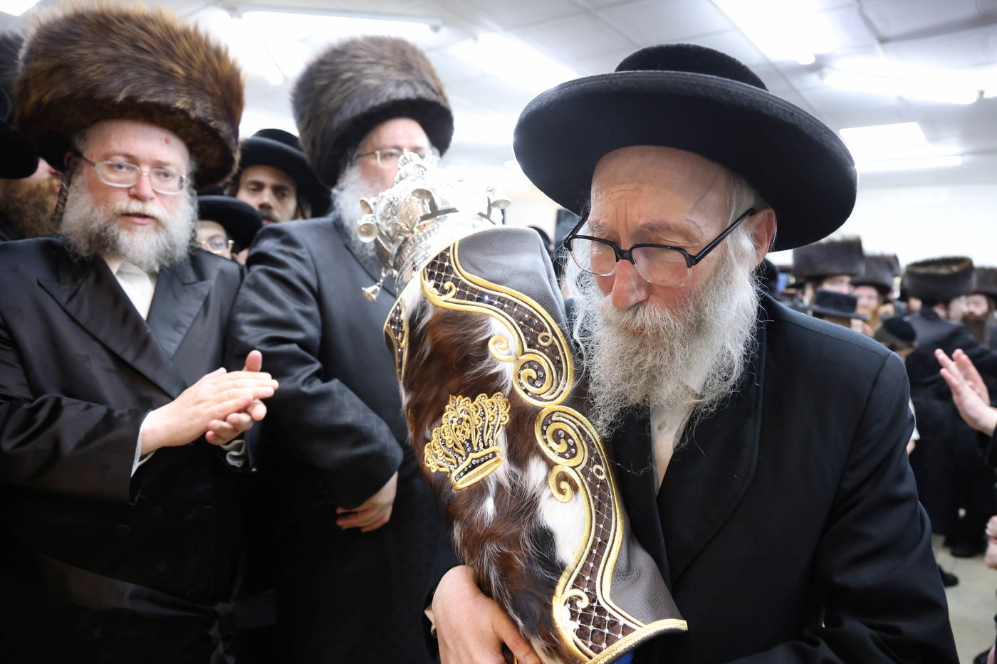 הכנסת ס"ת לביהמ"ד קהל חסידי ירושלים בבית שמש 