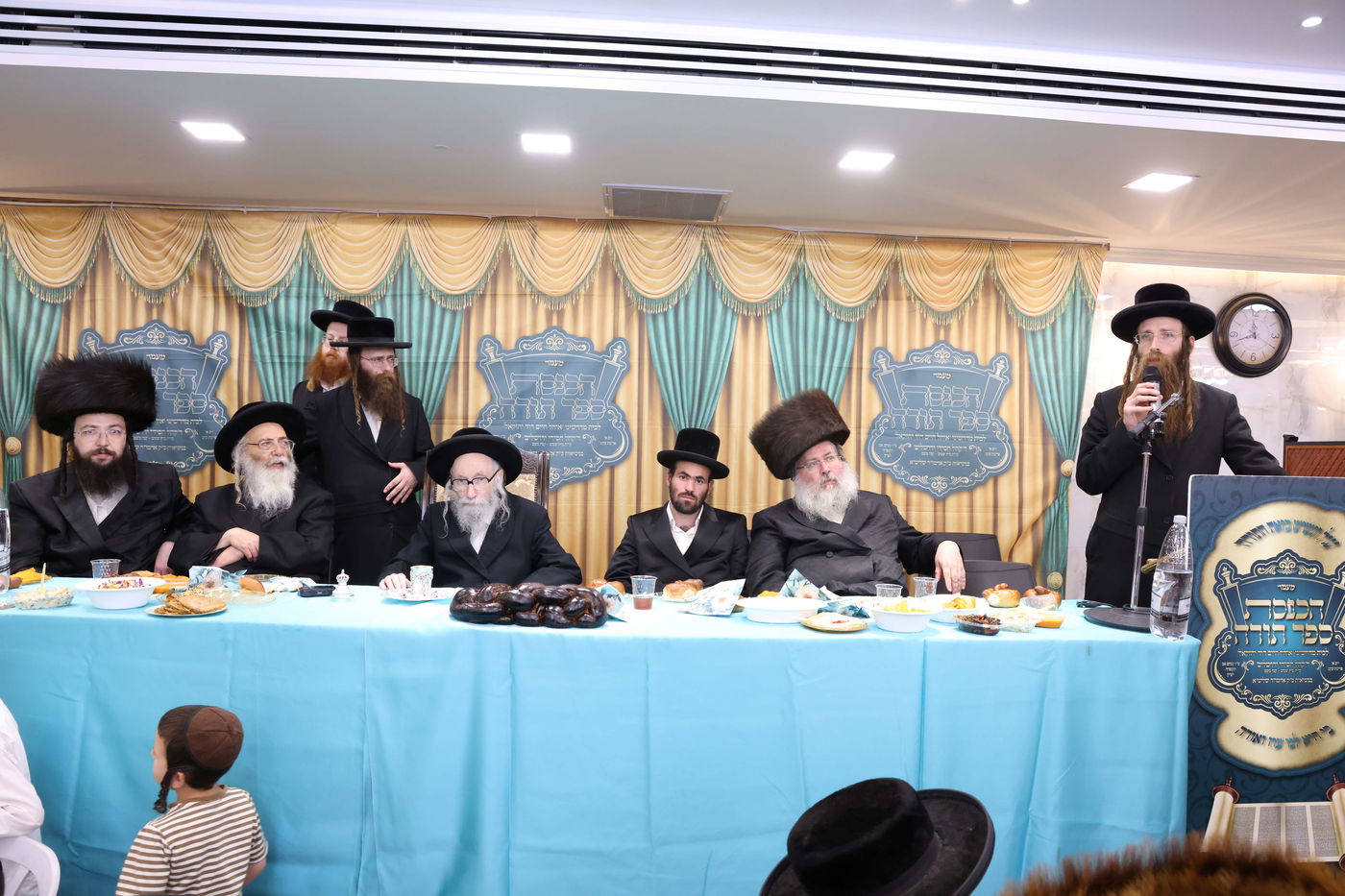 הכנסת ס"ת לביהמ"ד קהל חסידי ירושלים בבית שמש 