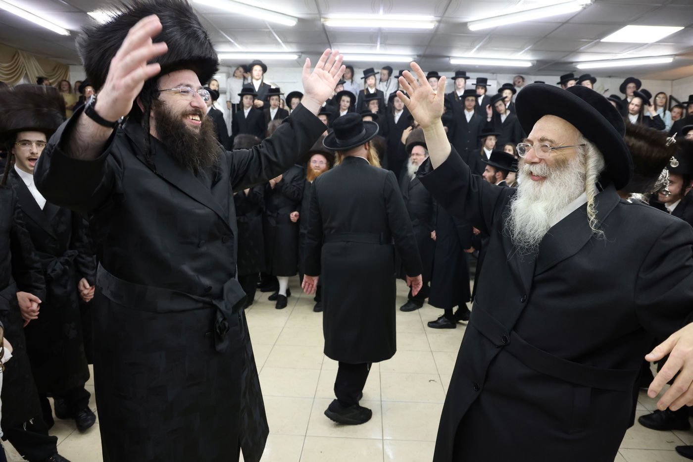 הכנסת ס"ת לביהמ"ד קהל חסידי ירושלים בבית שמש 