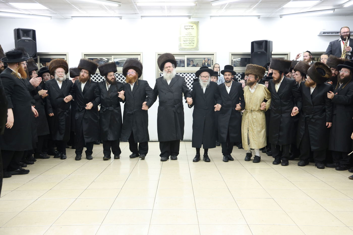 הכנסת ס"ת לביהמ"ד קהל חסידי ירושלים בבית שמש 