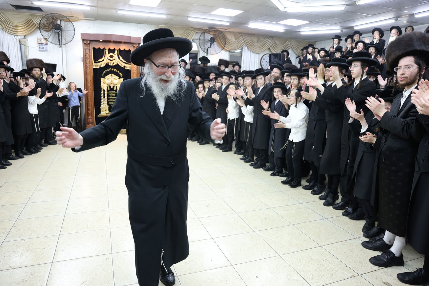 הכנסת ס"ת לביהמ"ד קהל חסידי ירושלים בבית שמש 