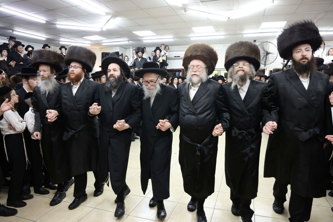 הכנסת ס"ת לביהמ"ד קהל חסידי ירושלים בבית שמש 