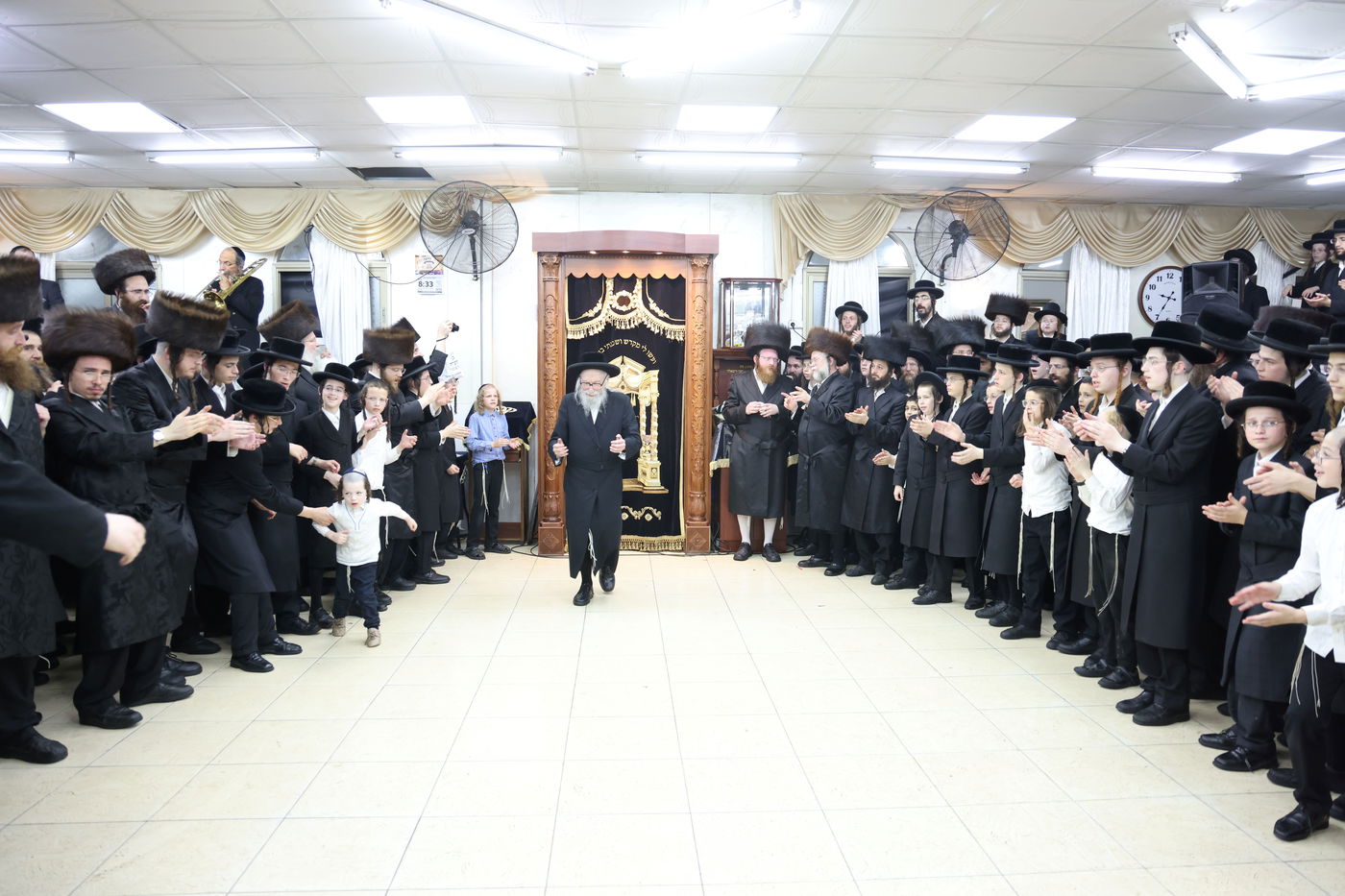 הכנסת ס"ת לביהמ"ד קהל חסידי ירושלים בבית שמש 