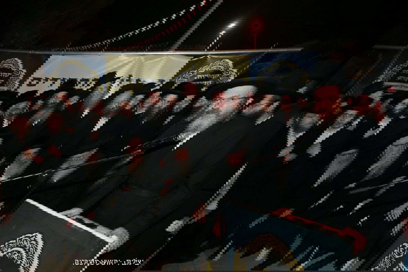 גדולי ישראל בעצרת מול שערי כלא 10